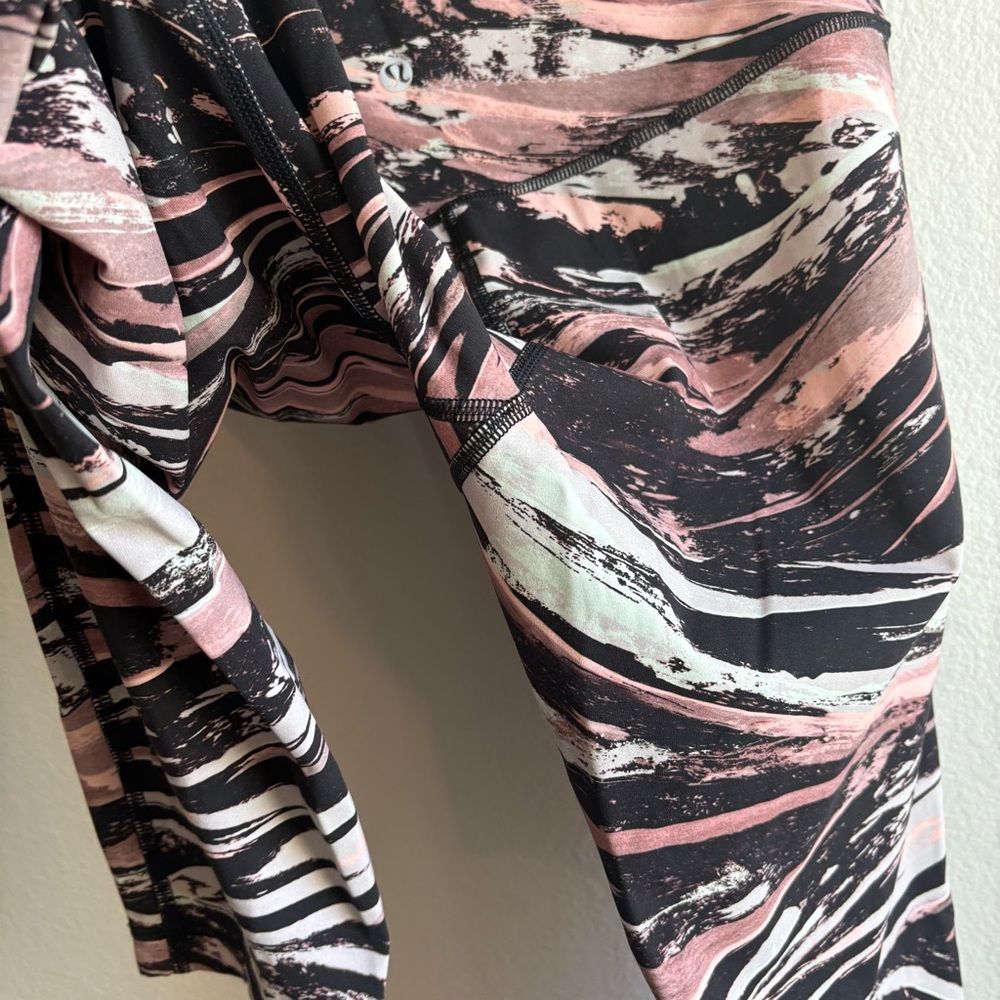 Lululemon Wunder Under High-Rise Tights in the 25" length "Colour Splash Multi" - Picture 6 of 6